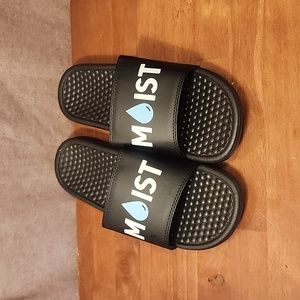 NEW "MOIST" SLIDES MENS SIZE 44/45